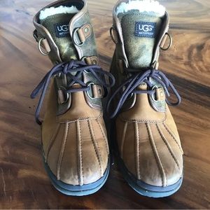 UGG waterproof • sheepskin lined ankle boots